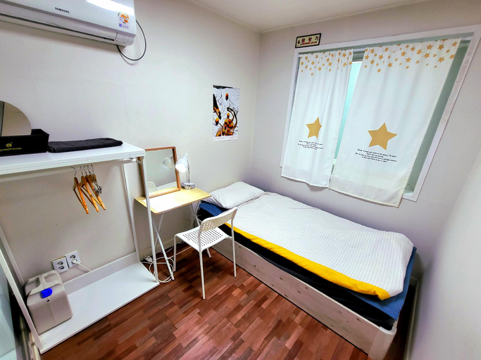 Bedroom 2, Sinchon Apartments, Seodaemun