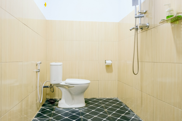 Bathroom 3, SANS Stay Manlie Hotel & Residence, Bengkulu
