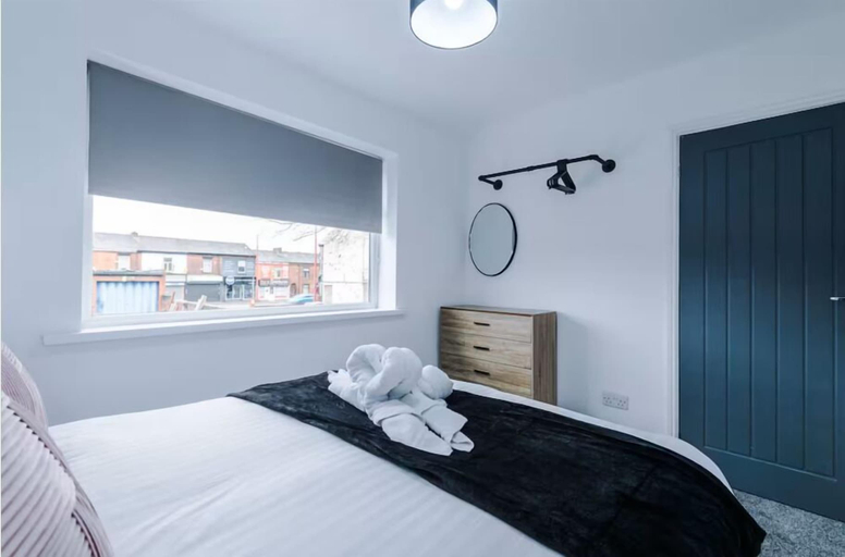 Room 4, 10 Browning Avenue, Tameside