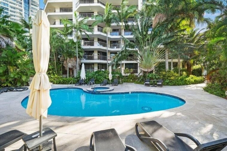 Pool 3, Stylish 3BRM Haven in Surfers Paradise, Gold Coast