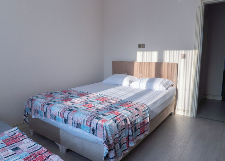 Room, Galfa House, Merkez