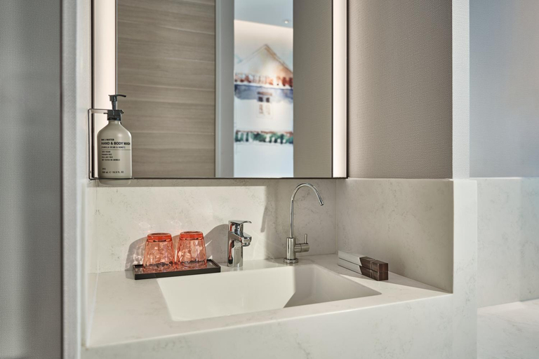 Bathroom 5, Mercure ICON Singapore City Centre, Singapura