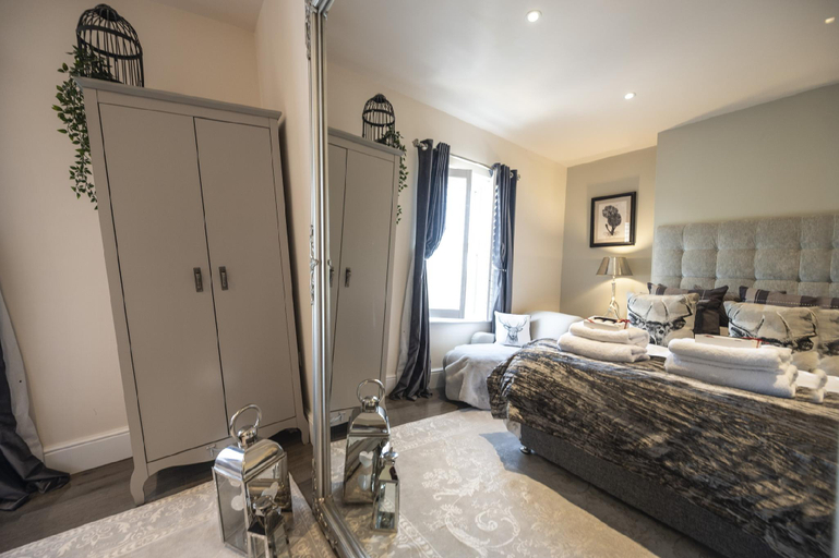 Bedroom 4, Stunning views, Hot tub, 5 mins to Chester, Cheshire West and Chester
