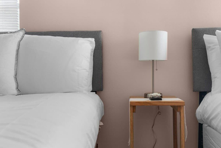 Room 2, 57th Blushing Bungalow, Jefferson