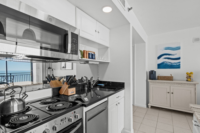 Private kitchen 2, Oceanfront Stay with Private Balcony, Horry