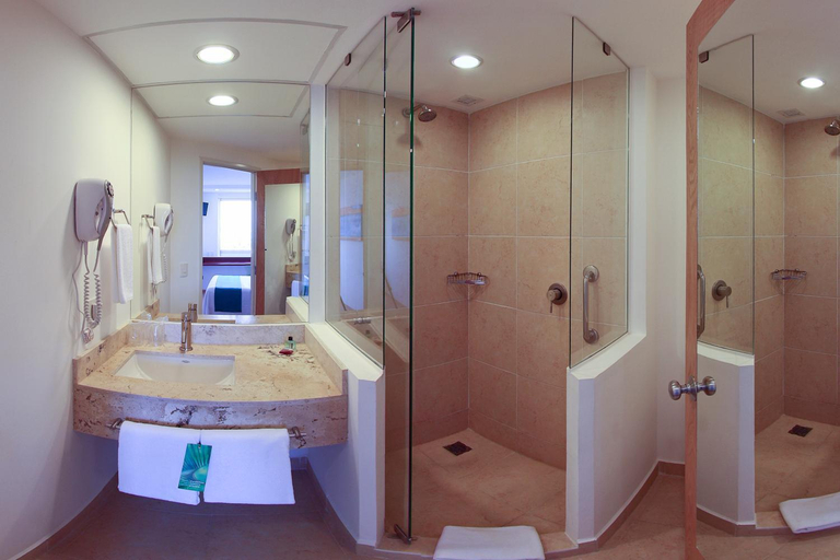 Bathroom 4, One Villahermosa Centro, Centro
