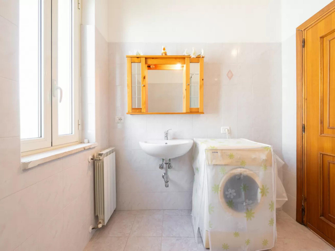Bathroom 4, Large seaside apartment with patio, Sassari