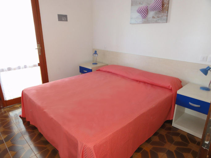 Bedroom 2, Bright Flat in a Villa With Balcony, Venezia