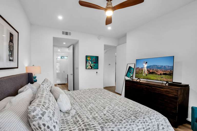 Room 5, Desert Paradise Retreat, Riverside