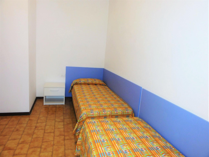 Bedroom 5, Bibione apartment with private entrance, Venezia