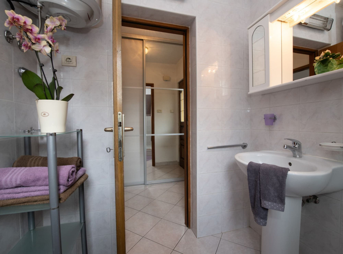 Bathroom 3, Apartments Mirjana IKA, Lovran