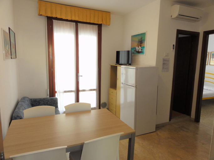 3, Beachfront apartment with terrace, Venezia