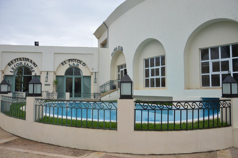 Exterior & Views