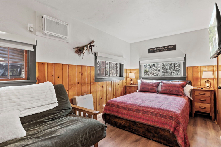 Room 5, Timber Lodge Cabin 8, El Paso