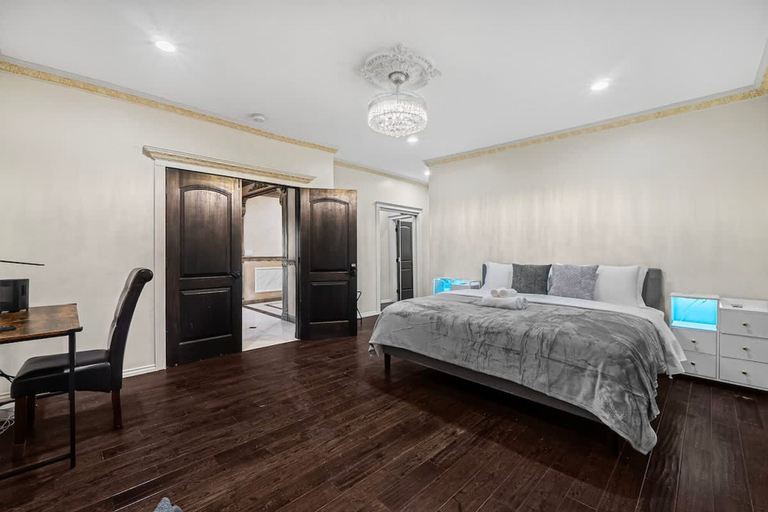Room 2, SJ Downtown 5 BR Stunning House, Santa Clara