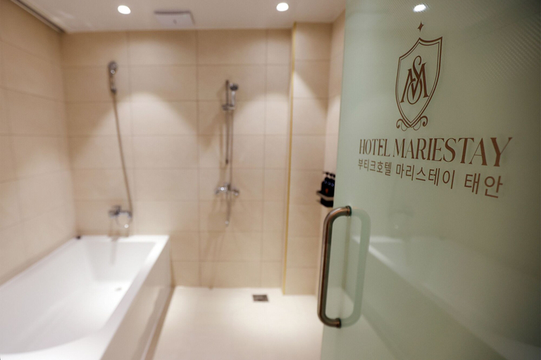 Bathroom 3, HOTEL MARIESTAY TAEN, Taean