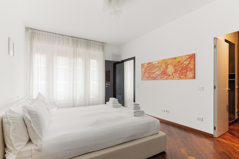 Room 5, Brera Apartments in Dateo, Milano