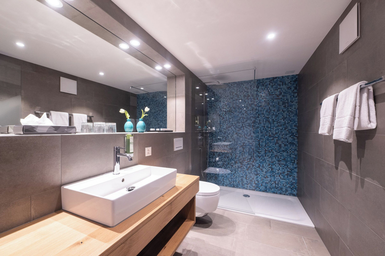 Bathroom 3, La Cruna Hotel-Restaurant, Surselva