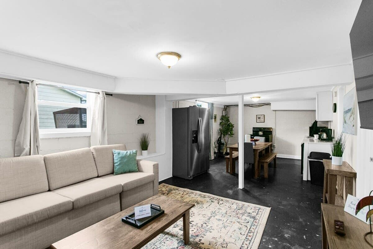 Living area 5, Dugan Ave Both, Jefferson