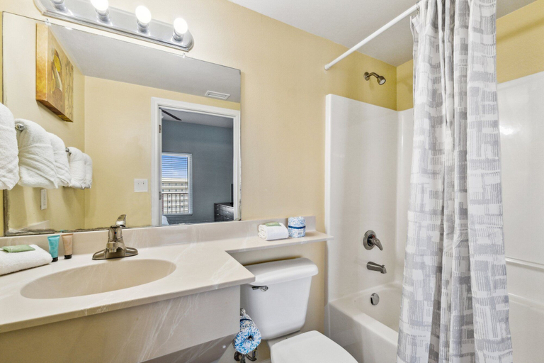 Bathroom 4, Shores of Panama, Bay