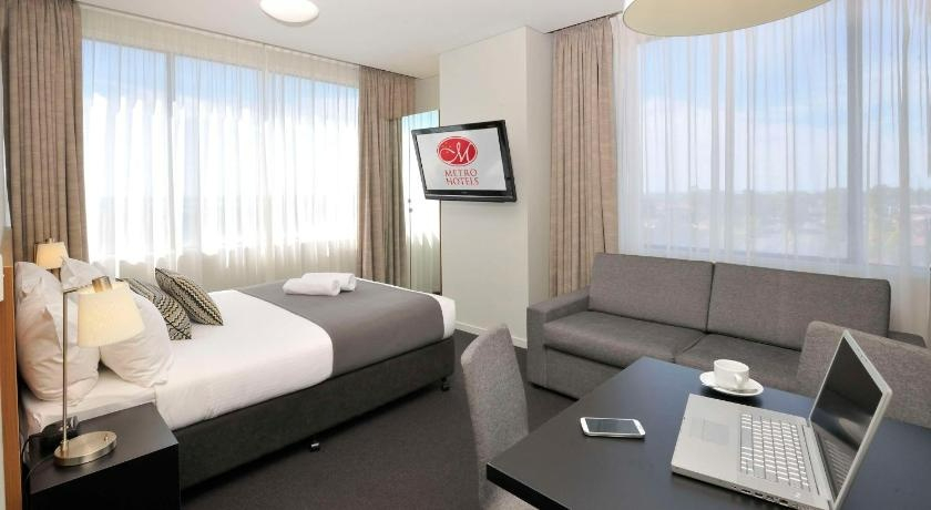 Bedroom 5, Metro Hotel Miranda, Sutherland Shire - East