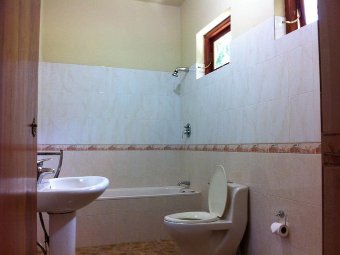Bathroom 2, Manik Villa, Bentota