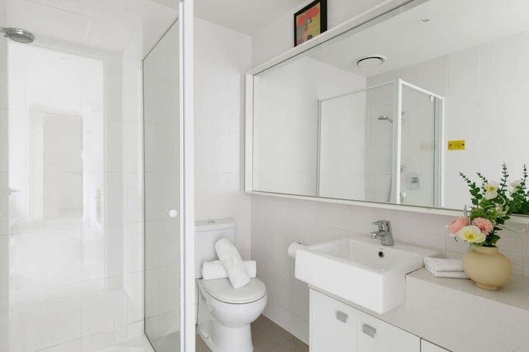Bathroom, Comfy & Stylish 2BR Apt Next to Crown, City Views, Melbourne