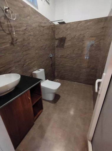 Bathroom 4, Anand-Ganga Yoga Guesthouse, Uttarkashi