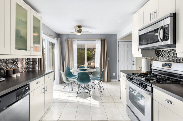 Private kitchen 4, Holiday Pool Paradise, Riverside