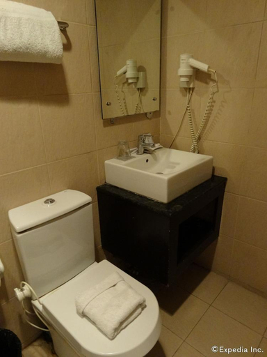 Bathroom, RedDoorz Plus @ Hotel Esse, Davao City