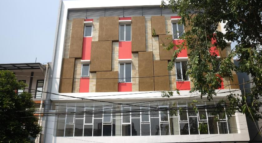 Exterior & Views 2, RedDoorz Plus near Mall Ciputra Jakarta, Jakarta Barat