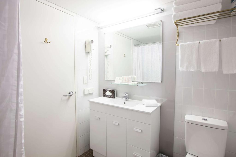 Bathroom 5, Metro Hotel Marlow Sydney Central, Sydney