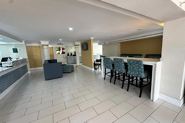 Lobby 2, Super 8 By Wyndham Nacogdoches Near University, Nacogdoches
