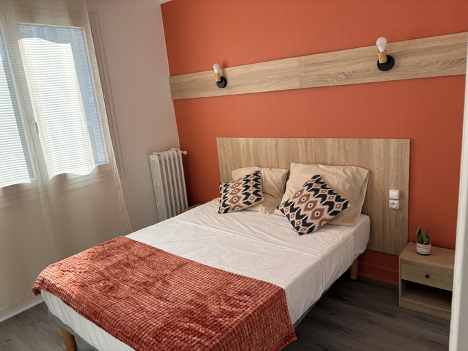 Bedroom 3, Central Hotel, Rhône