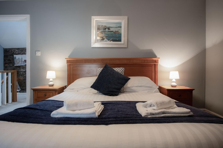 Bedroom 2, Fletcher Coach House - 3 Bedroom Cottage - Pendine, Carmarthenshire