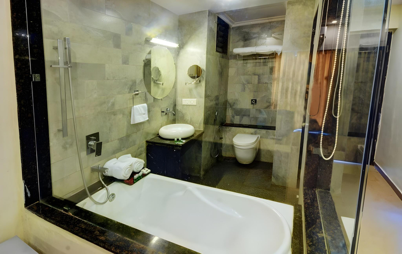 Bathroom, Resort De Crossroads, North Goa