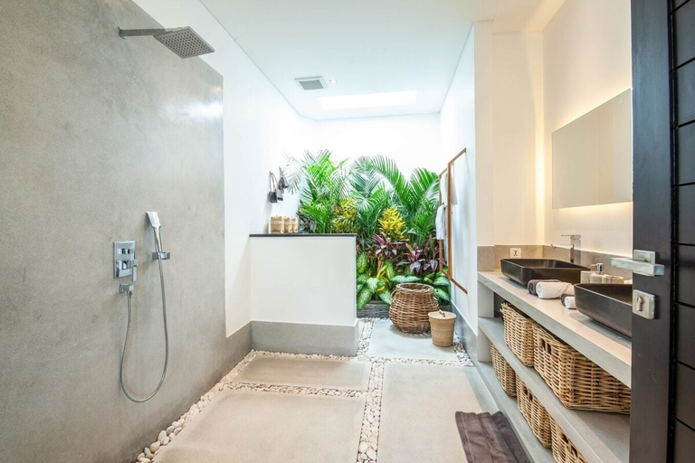Bathroom 3, Chic 4BR Villa, 400m to Canggu Beachfront, Badung