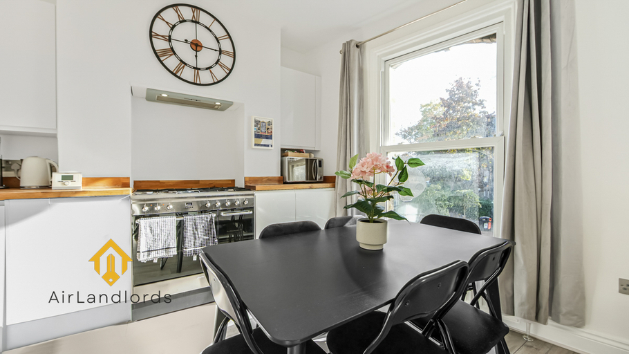 Others 4, Exclusive 2Bedroom Flat near Loughborough Junction, London