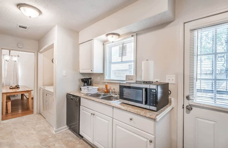 Private kitchen 4, Flowering Peach Stayhouse, Shelby
