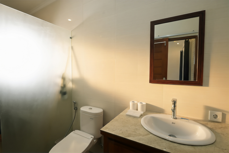 Bathroom 5, Kubu Daje Villas Canggu, Badung