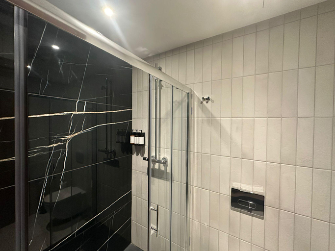 Bathroom 5, Royale Sainte Hélène Boutique Hotel