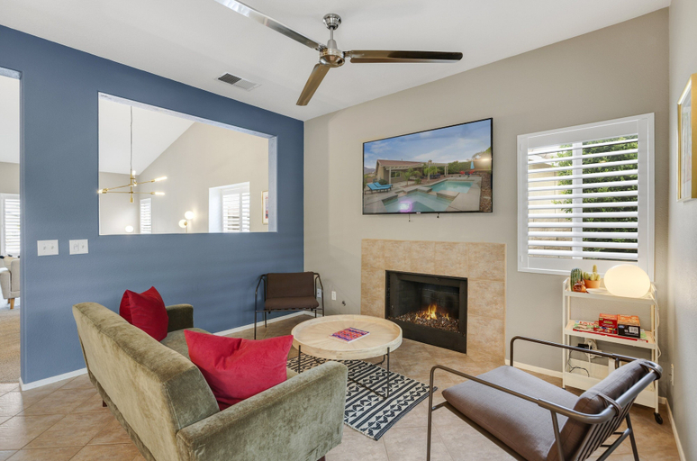 Living area 4, The Cozy Vibe w/ Pool & Spa, Riverside