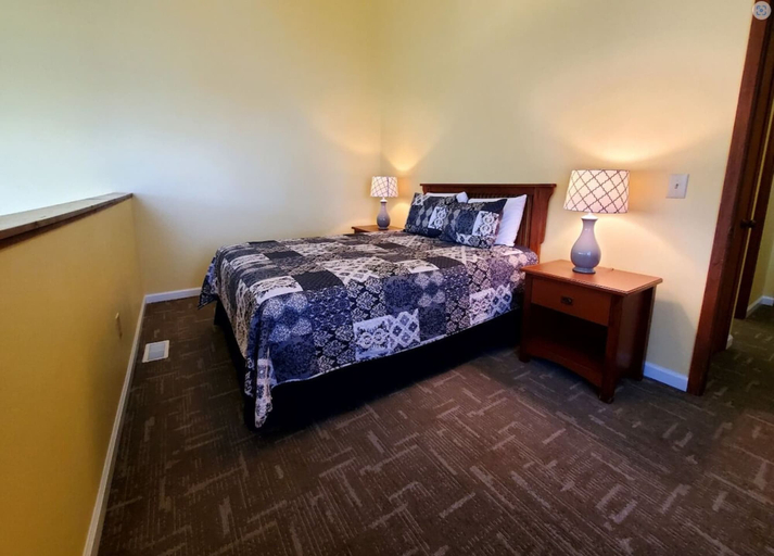 Room 2, Mountain Dream & Song, Sevier
