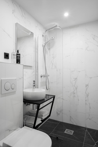Bathroom, ibis Styles Amsterdam Amstel, Amsterdam