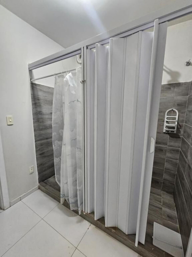 Bathroom, Foresthouse Beach Hostel, Florianopolis