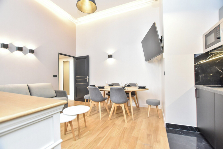 Dining, Charming Apartment - 2br/7p - Arc de Triomphe, Paris