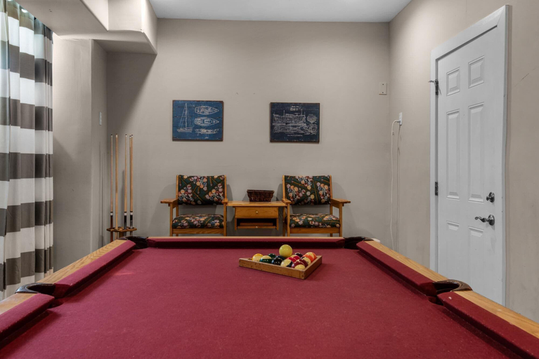 Game room 4, No Bad Days, Escambia