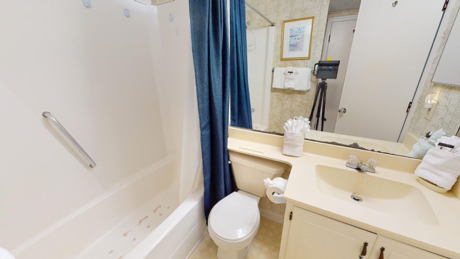 Bathroom 4, Beach Racquet by Tybee Vacation Rentals, Chatham
