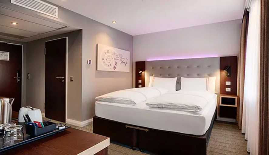Bedroom 2, Premier Inn Köln City Centre, Köln