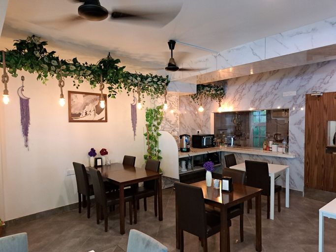 Dining, Shams Thoddoo